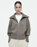 Women’s casual polo-collar fitted cardigan with zip front and long sleeves—sleek layer for autumn offices, weekend cafés or travel-day chic.