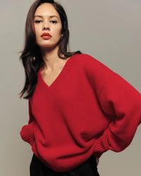 Women’s pure-wool V-neck pullover with relaxed long sleeves and loose drape—natural thermal layer for office blazers, weekend cabin escapes or fireside lounging.