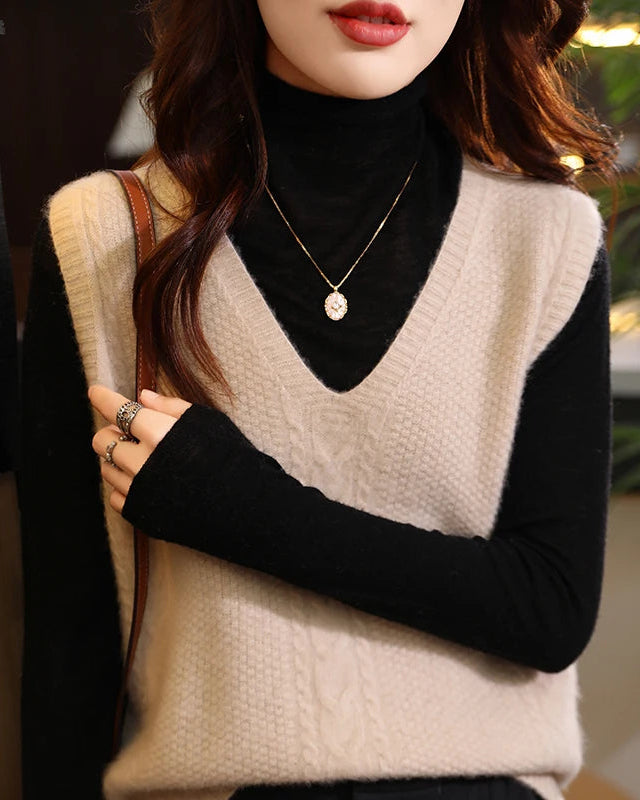 Loose-Fitting Wool V-Neck Thick Knitted Vest