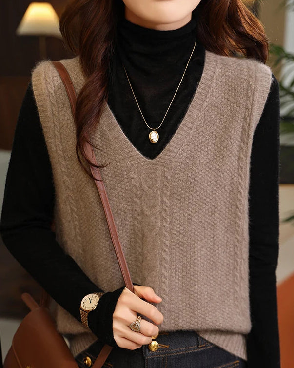 Loose-Fitting Wool V-Neck Thick Knitted Vest