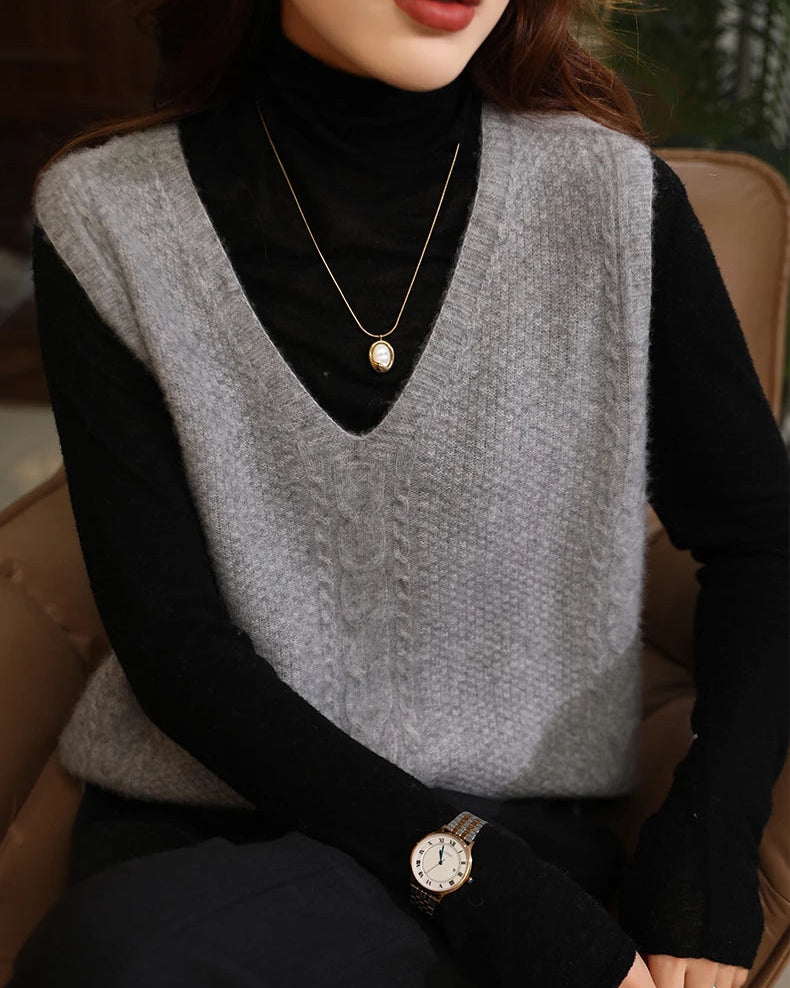 Loose-Fitting Wool V-Neck Thick Knitted Vest