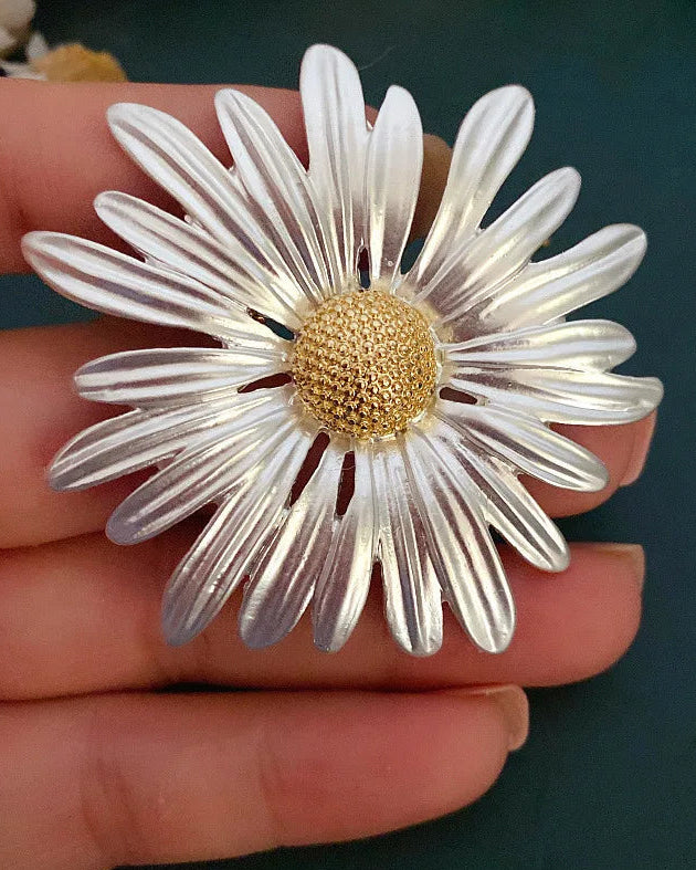 Retro Woodland-Style Daisy Brooch