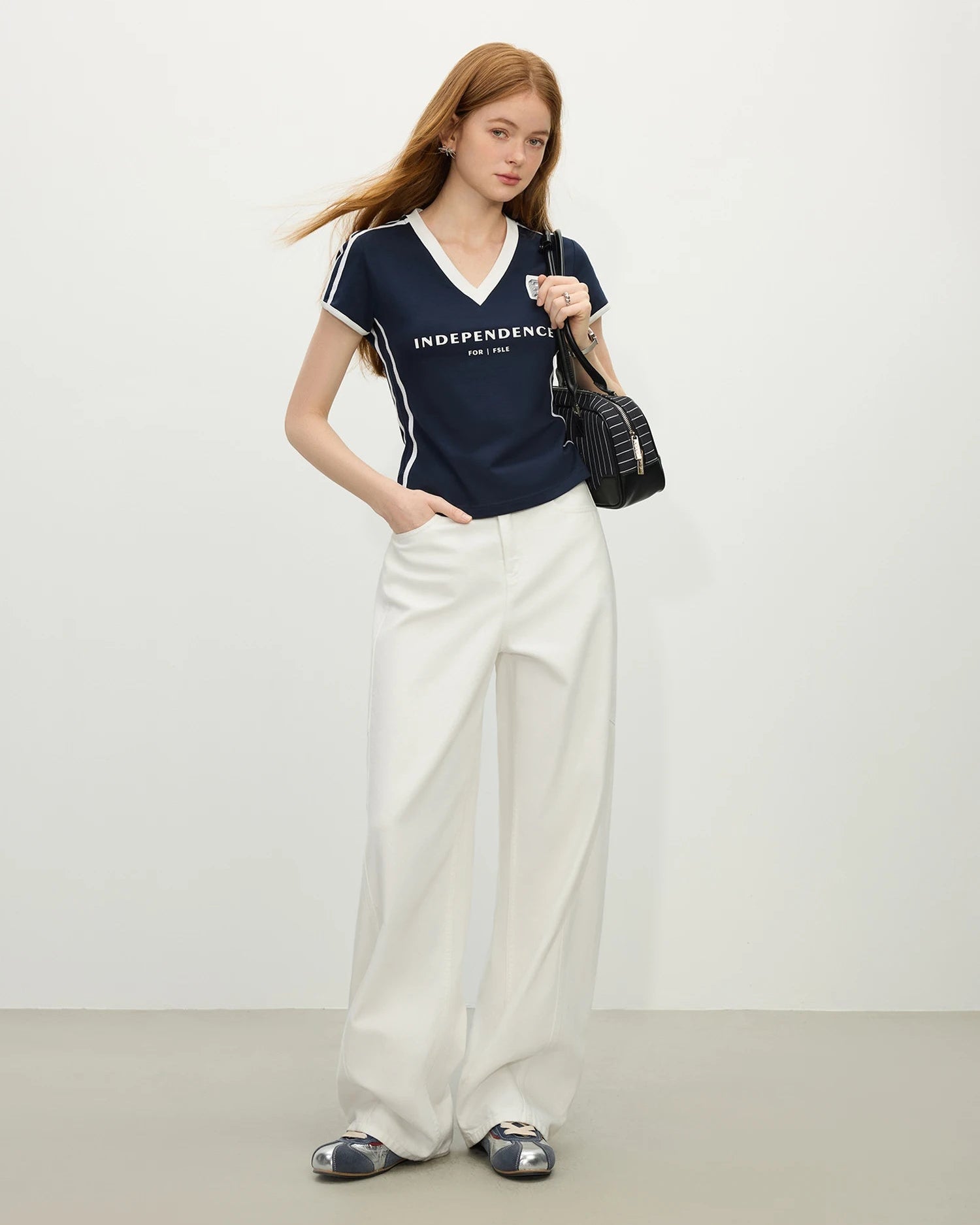 Sporty Cropped V-Neck Knit T-Shirt