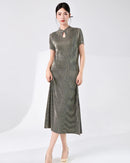 Elegant Figure-Flattering Pleated Midi Dress