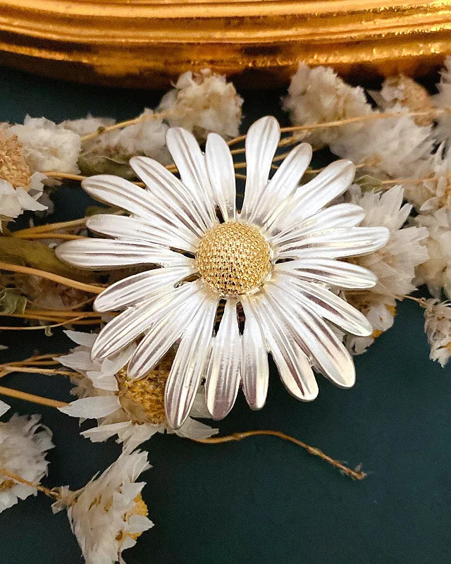 Retro Woodland-Style Daisy Brooch
