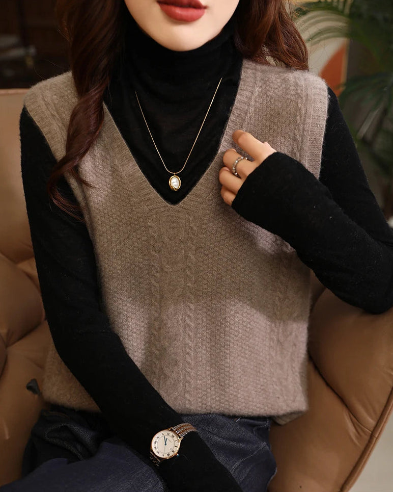 Loose-Fitting Wool V-Neck Thick Knitted Vest
