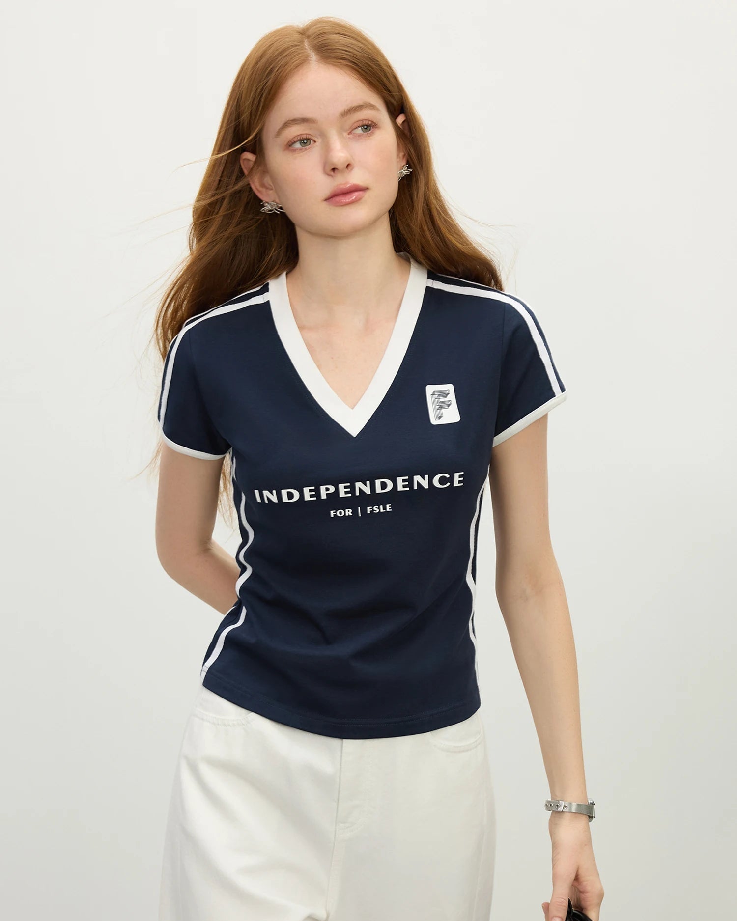 Sporty Cropped V-Neck Knit T-Shirt